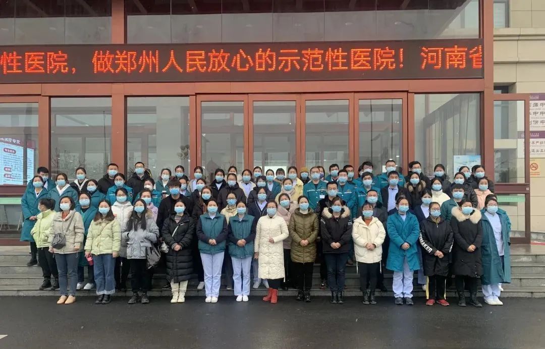 不懼嚴(yán)寒再出征！鄭州西區(qū)中醫(yī)院150余名醫(yī)護(hù)人員奔赴社區(qū)開(kāi)展全員核酸采樣工作