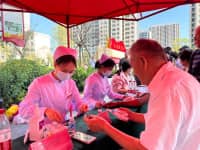專家齊聚！走進社區(qū)、學校健康義診，愛心不?！ぁぁぁぁぁ? /></a></div>
                                <div   id=