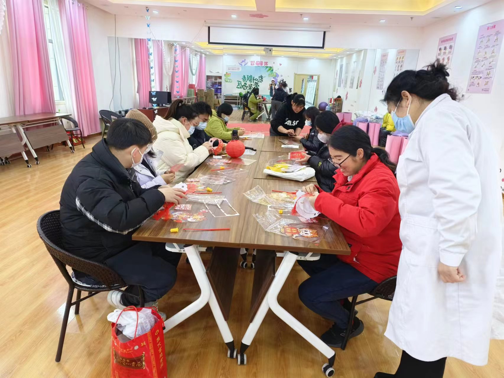 齊樂(lè)龘龘！元宵節(jié)，慶團(tuán)圓，醫(yī)院里暖意融融！