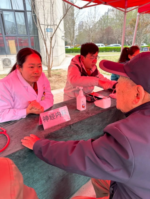 讓百姓有“醫(yī)”靠，鄭西專家義診送健康